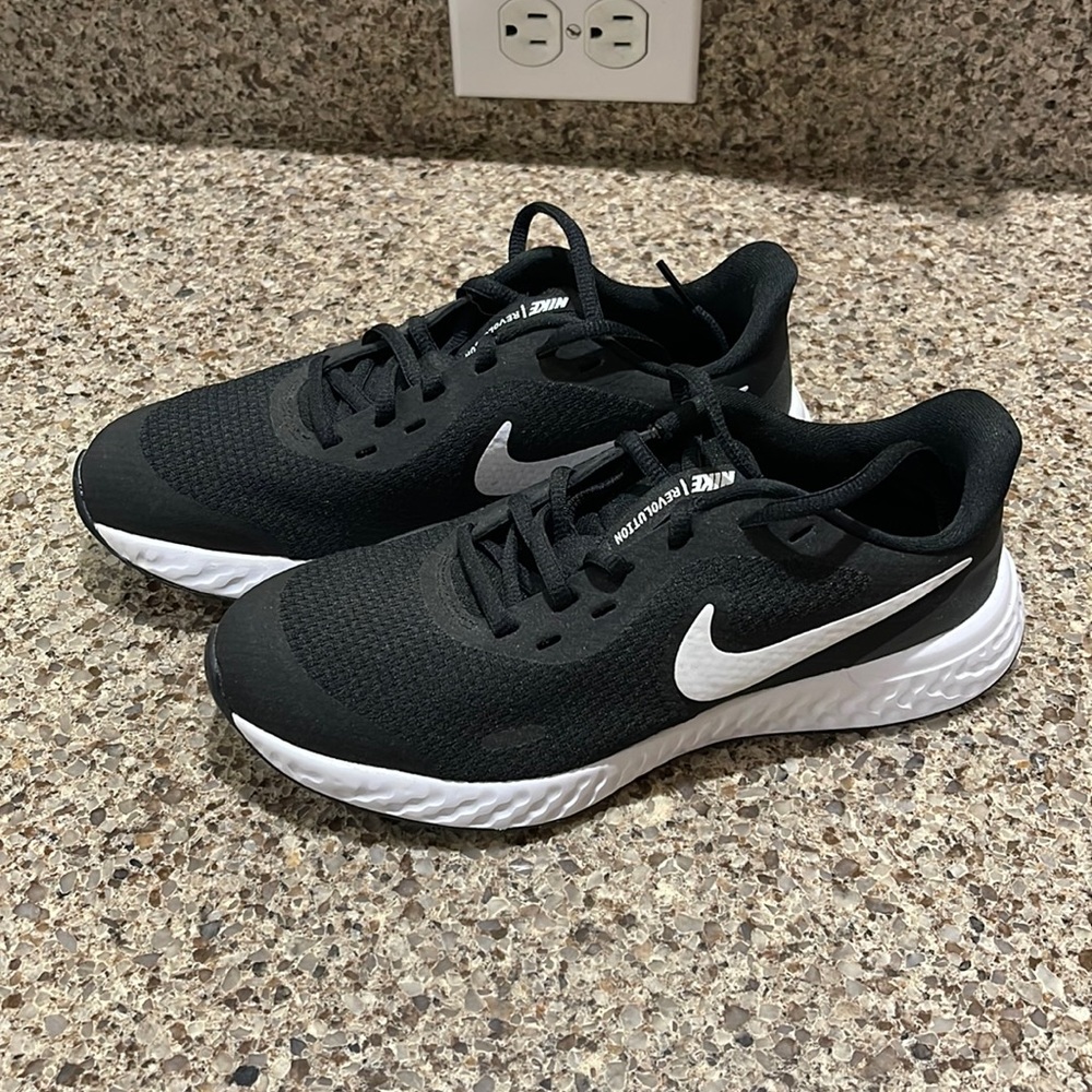 Nike Revolution Tennis Shoe- Never Worn